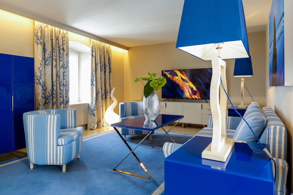 HOTEL LEMONGARDEN 26/50