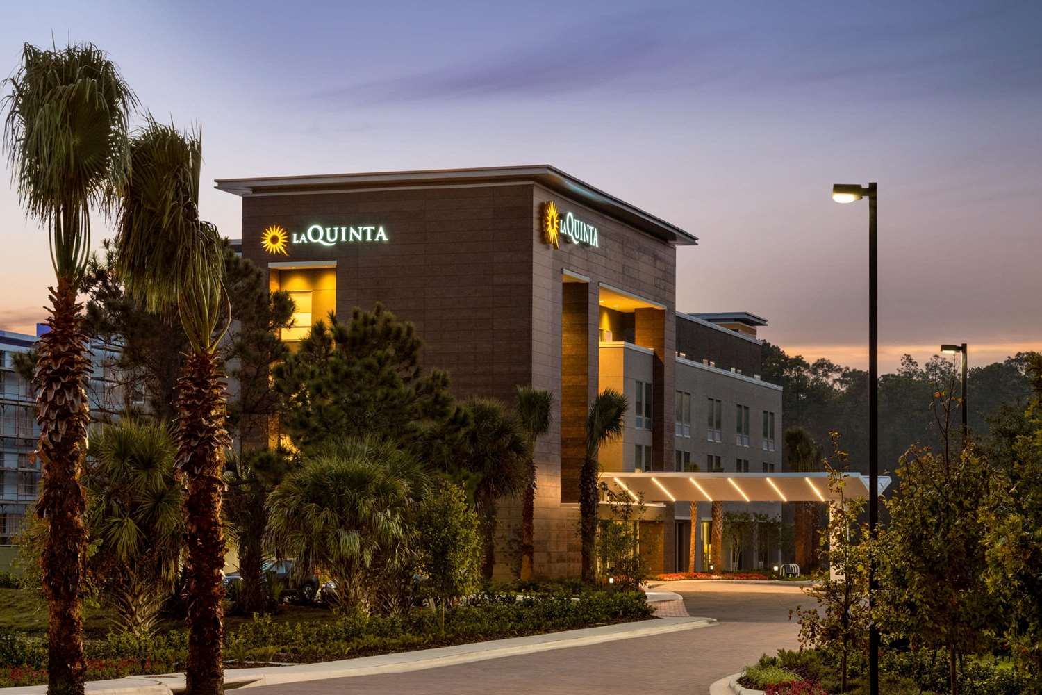 La Quinta Inn And Suites By Wyndham Orlando Idrive Theme Parks 2/50