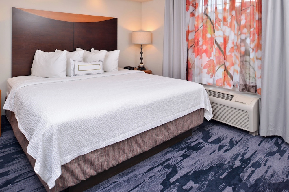 Suite, King Bed, Sofa, Accessible