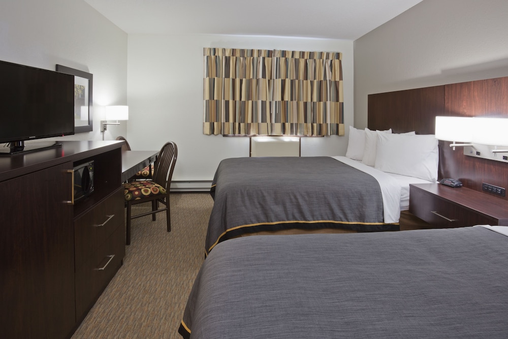 Fargo Inn and Suites 16/34