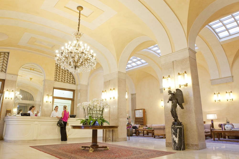 Vittoria Hotel 10/75