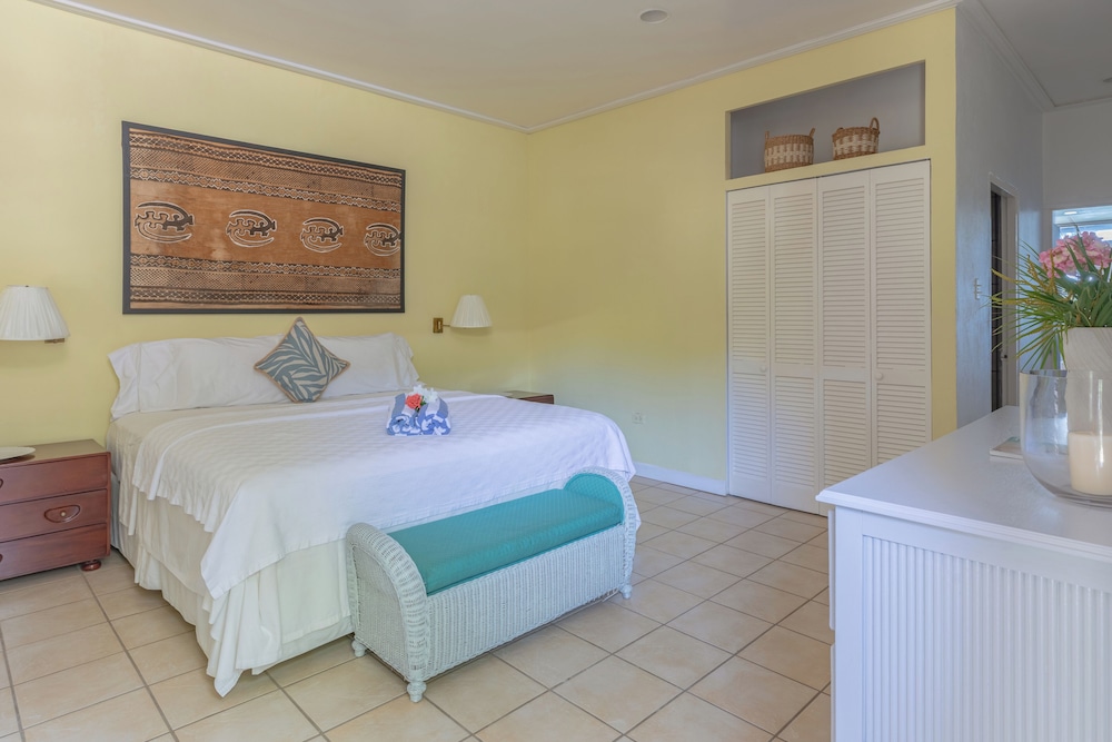 Fort Recovery Beachfront Villa & Suites Hotel 17/49