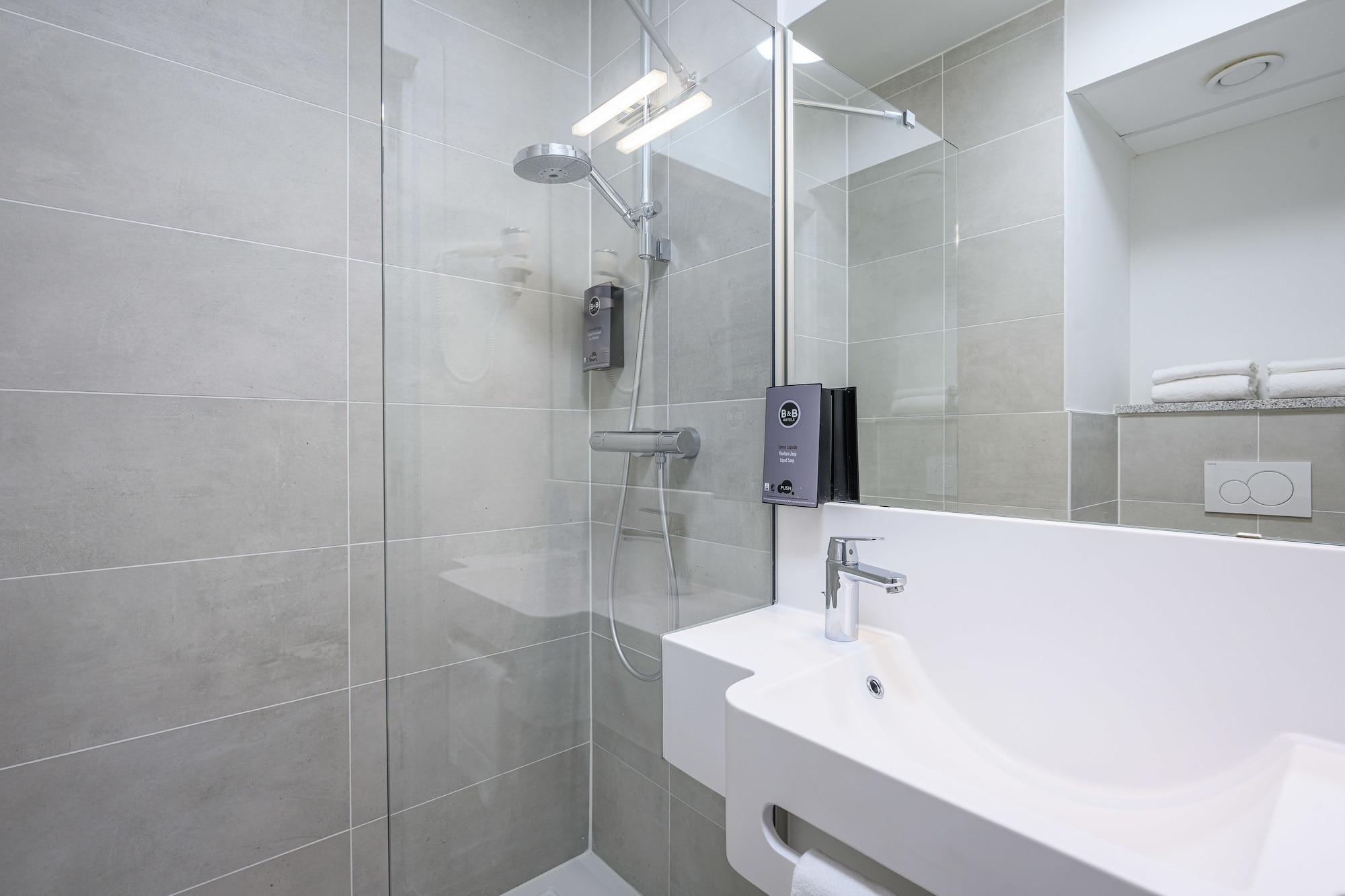 غرفة كلاسيكية بسرير مزدوج، B&B HOTEL Brussels Centre Gare du Midi 4/4