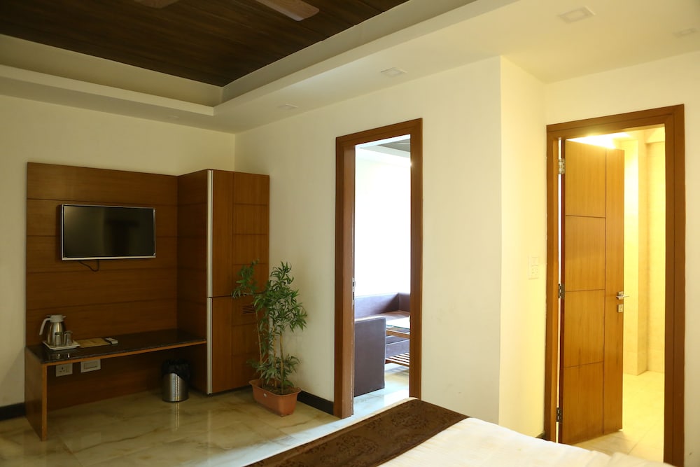 Oyo Rooms Mussoorie Library 18/38