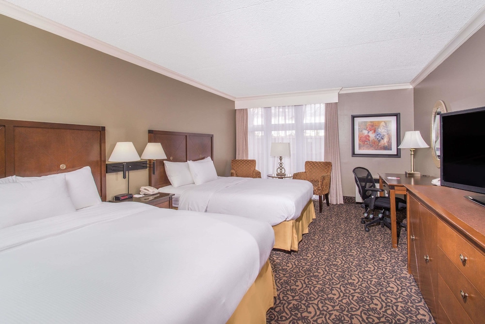 Ramada By Wyndham Cornwall 29/71