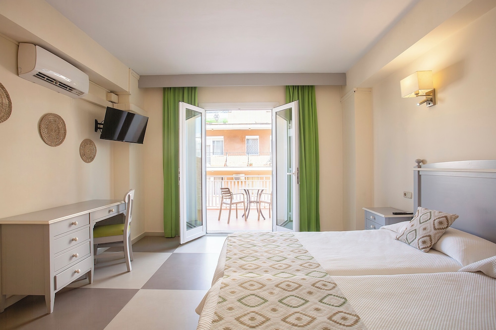 Room, Twin Beds