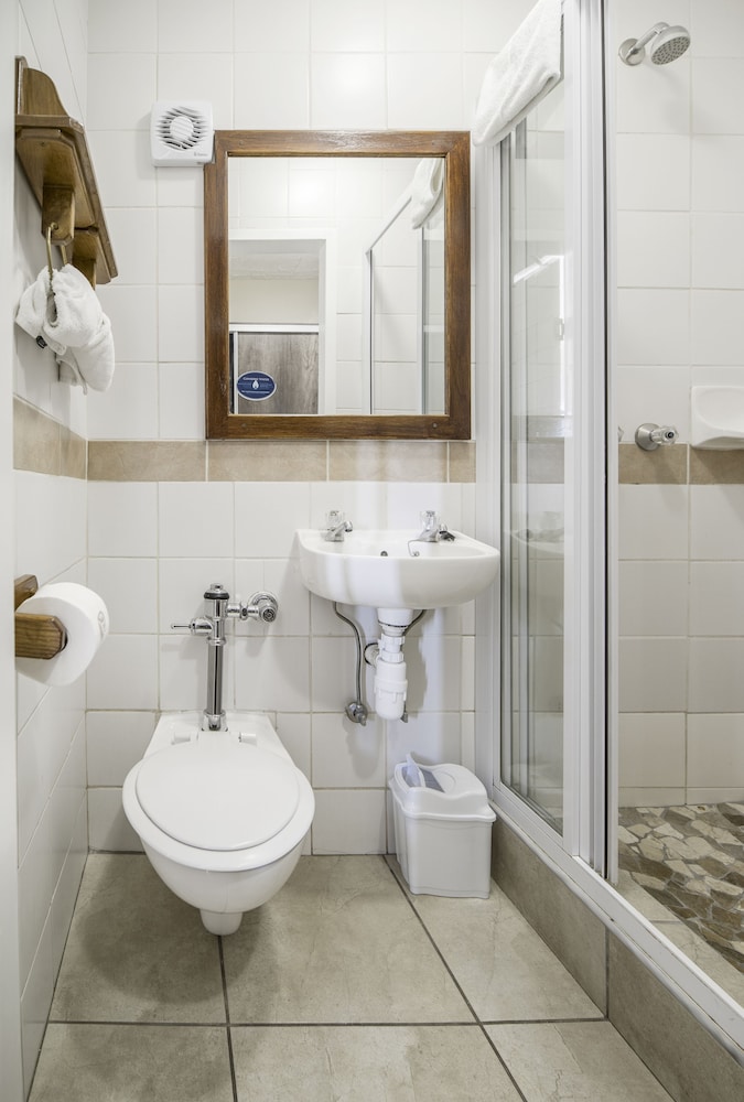 Hotel 224 81/83