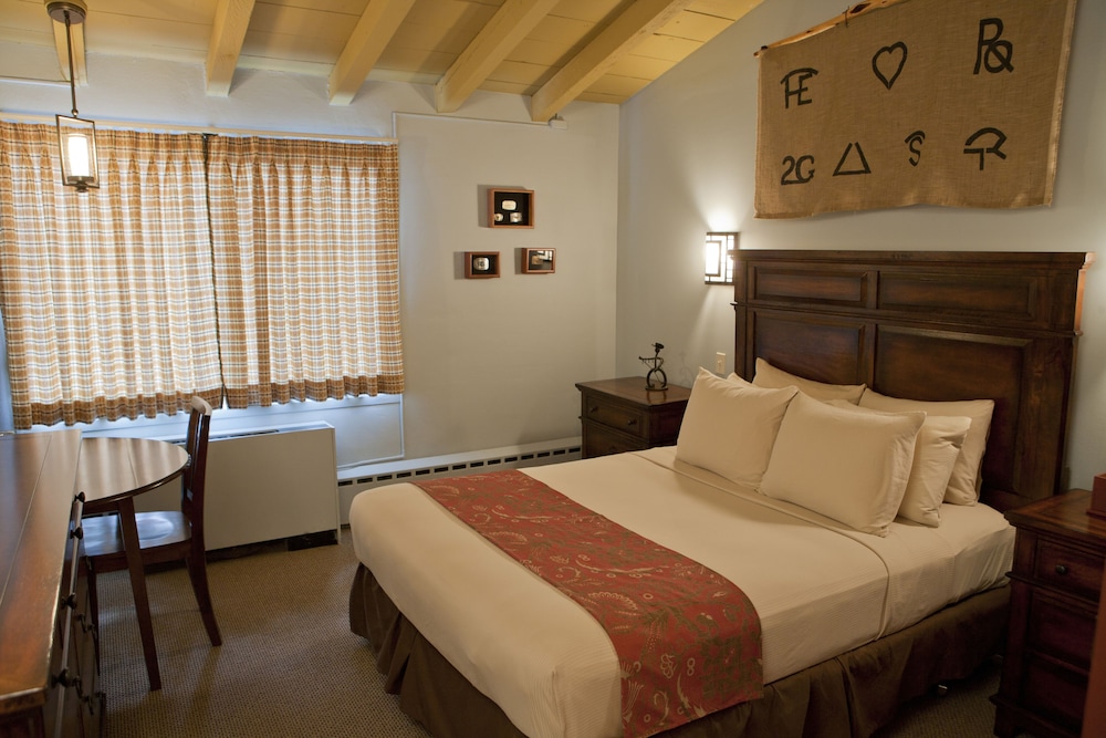 Dude Rancher Lodge 22/50