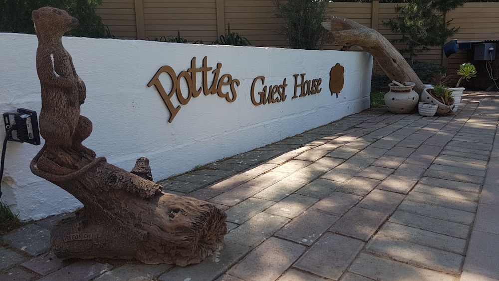 Potties Guest House 3/35