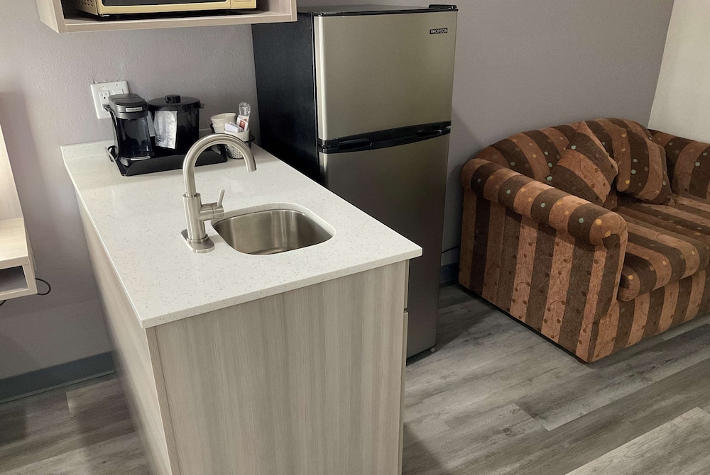Microtel Inn And Suites Clarksville 23/30