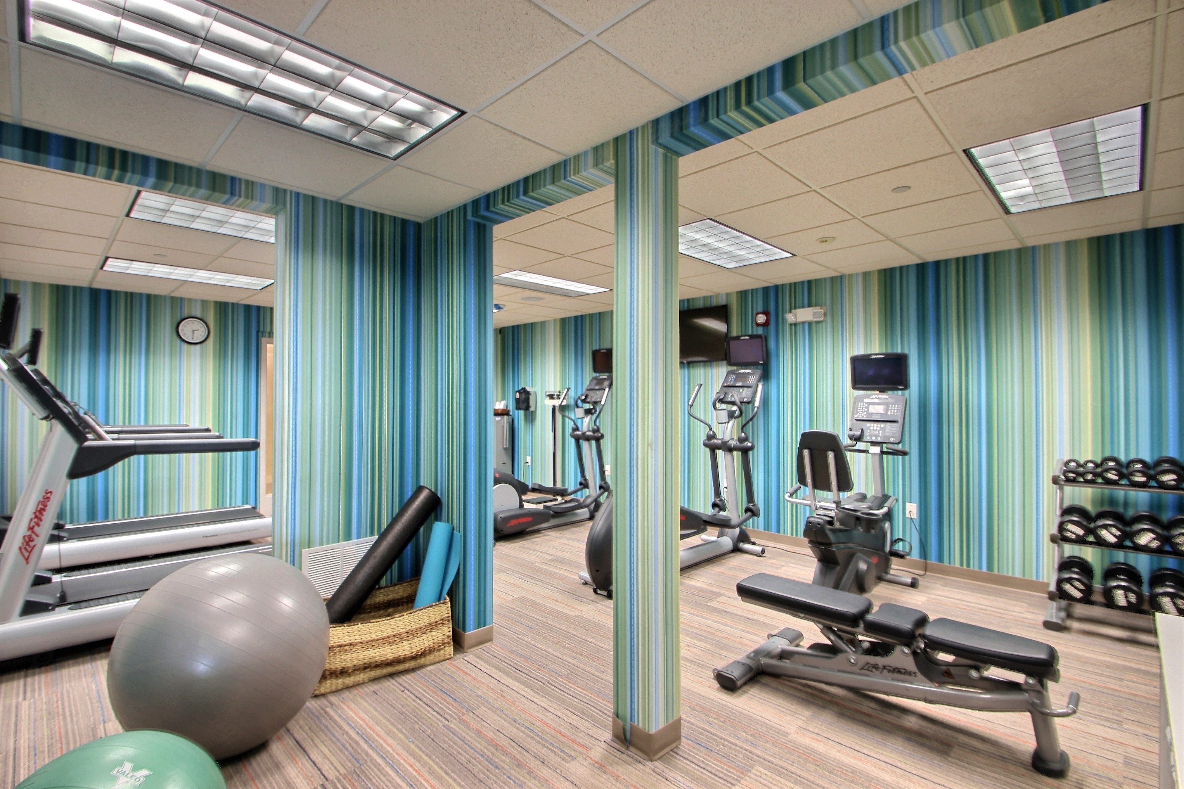 Holiday Inn Express Hotel And Suites Milwaukee Airport 41/74