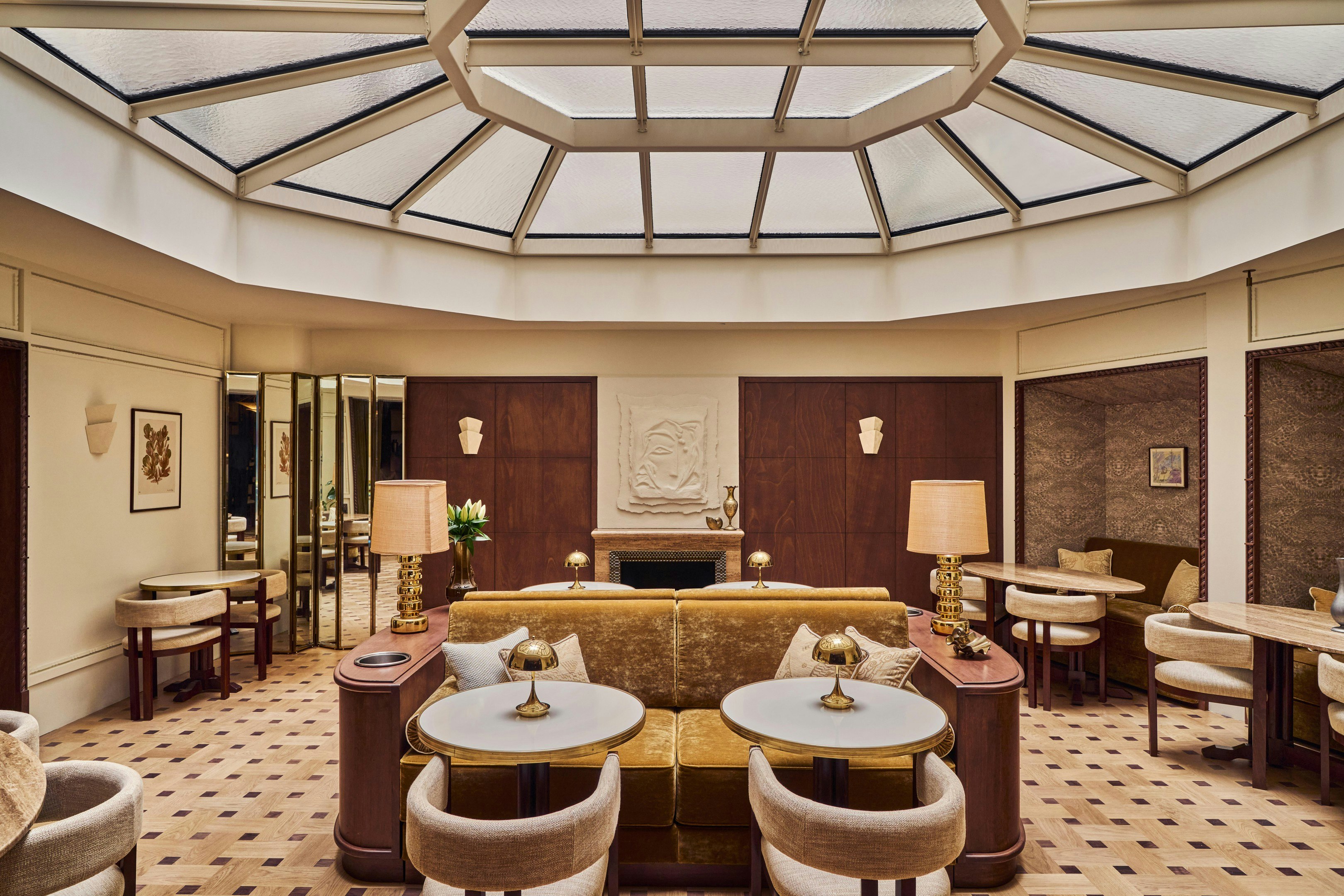 Madison Hotel 62/76