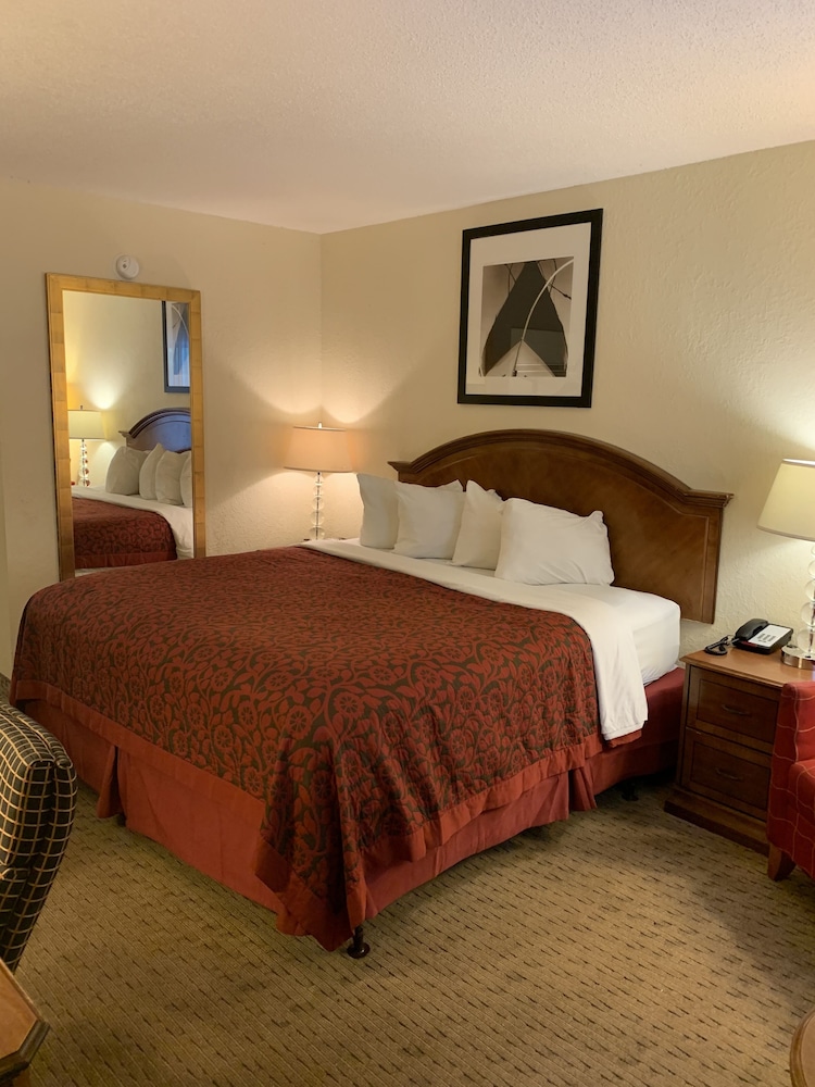 Days Inn by Wyndham - St. George, SC 11/41