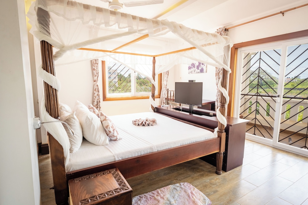 Queens Chateau Boutique Villa 6/50