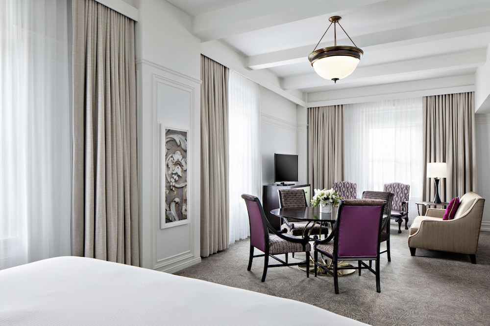 Amway Grand Plaza, Curio Collection by Hilton 53/65