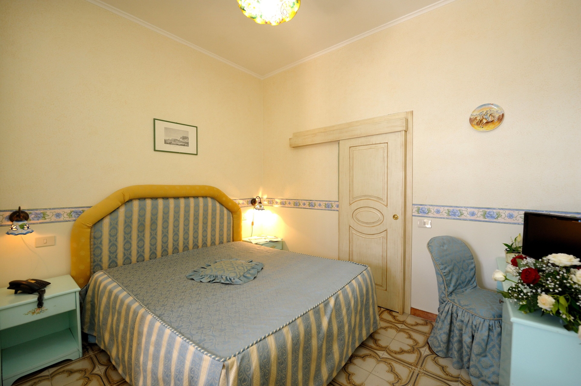 ECONOMY, DOUBLE BED, NO WINDOW