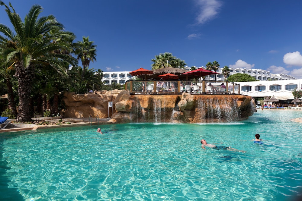 Phenicia Hotel 35/36