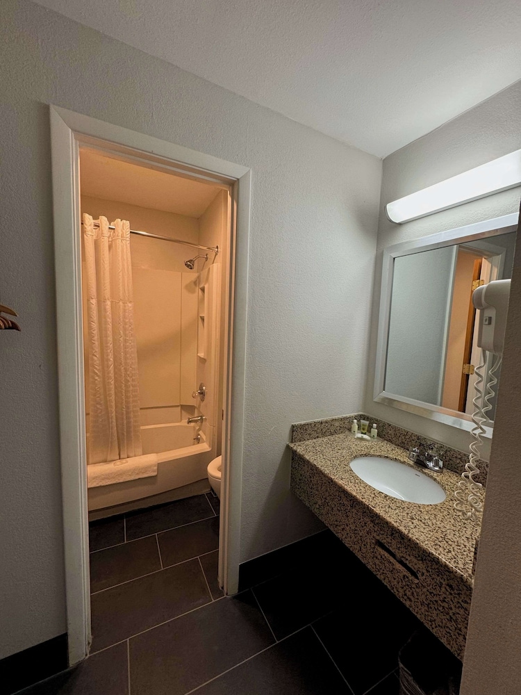 1734 West Hotel 31/32