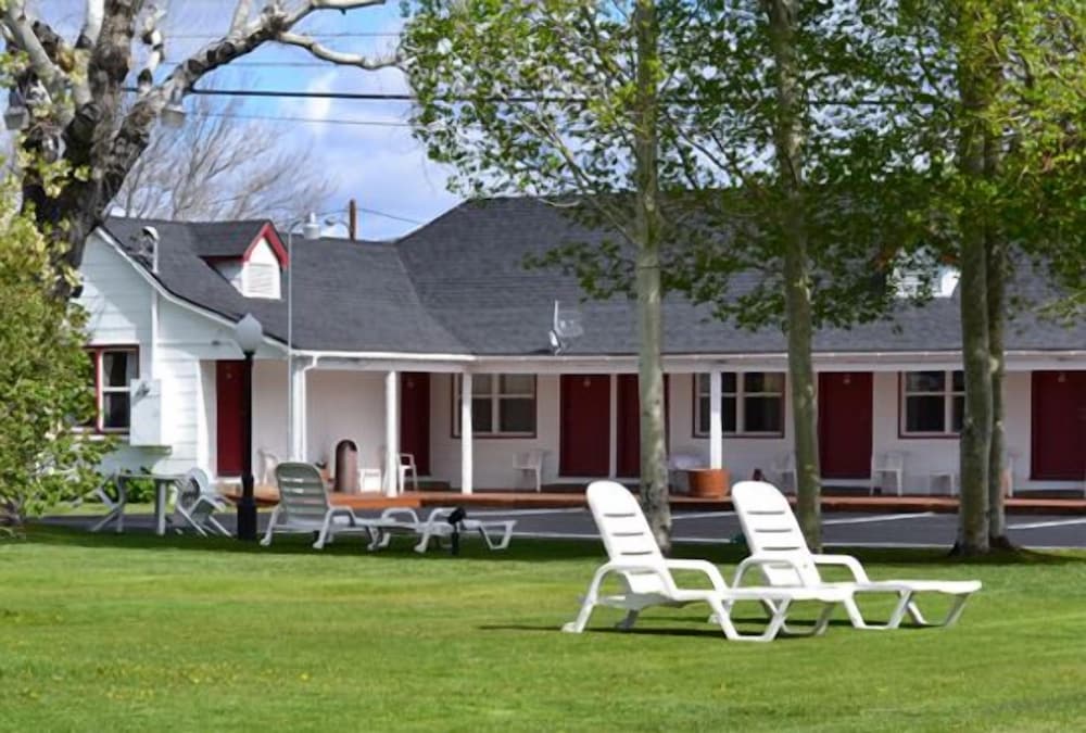 Silver Maple Inn and The Cain House Country Suites 13/19