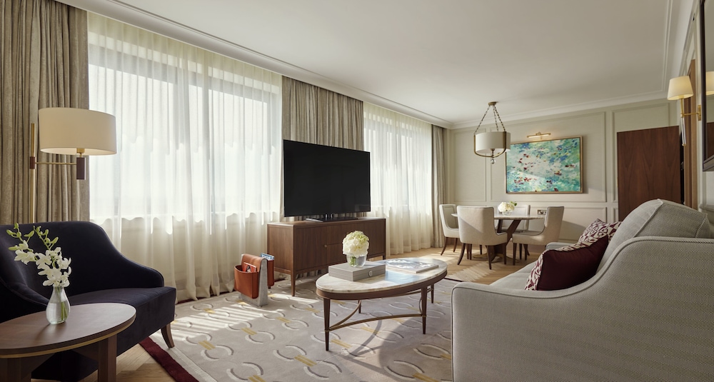 Jumeirah Carlton Tower London 26/46