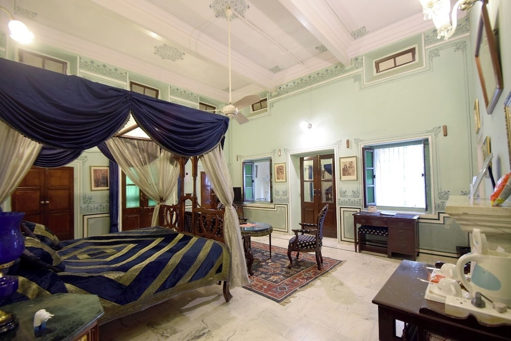 HARI MAHAL PALACE 24/40