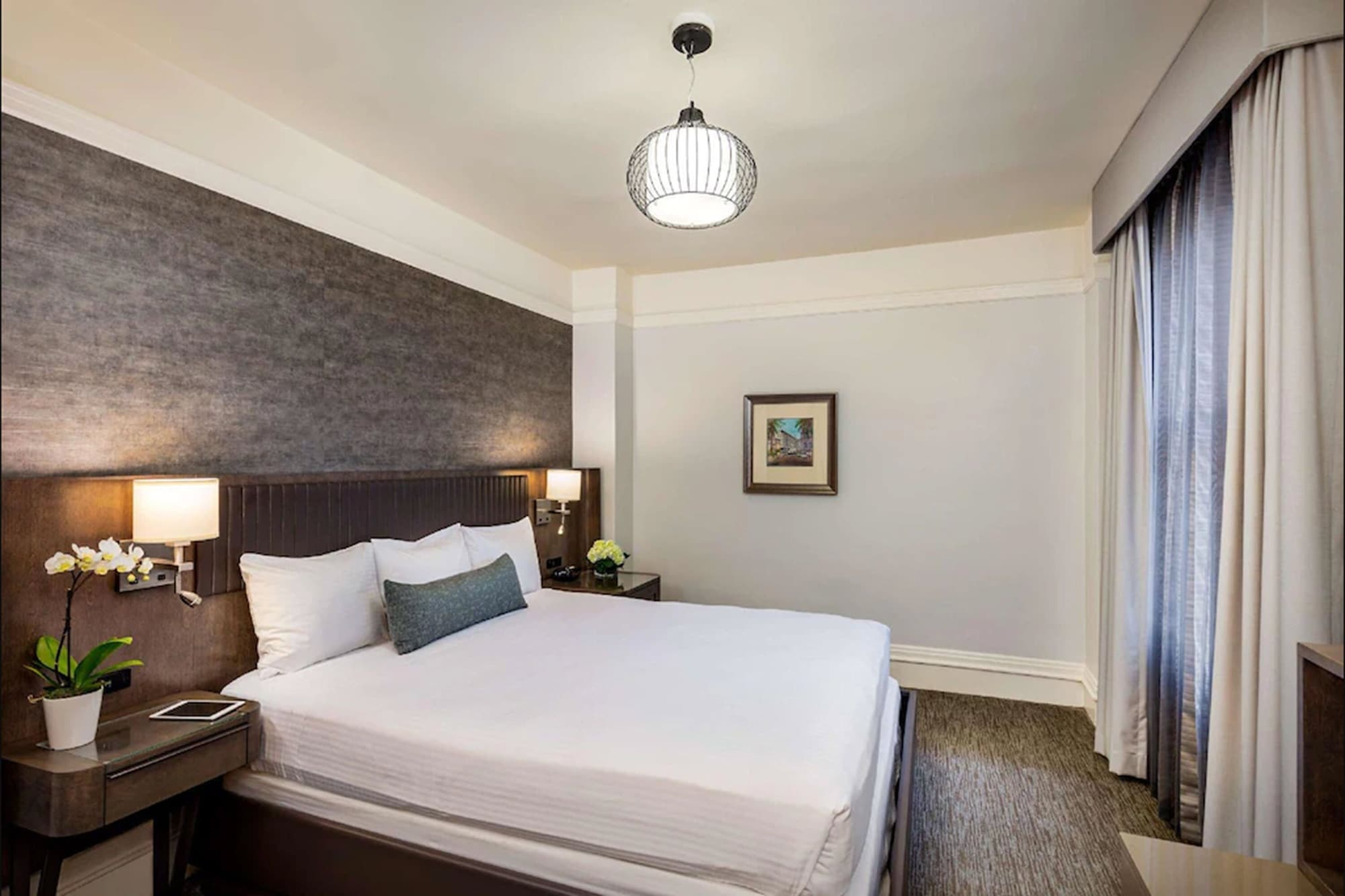 STANDARD, QUEEN BED