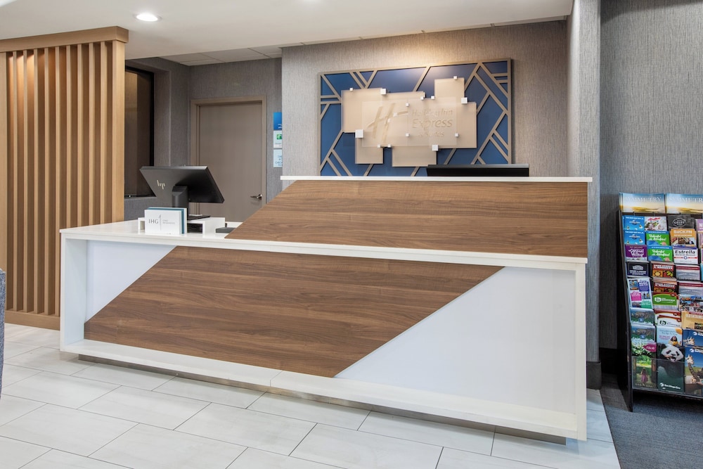 Holiday Inn Express & Suites Lathrop 8/61