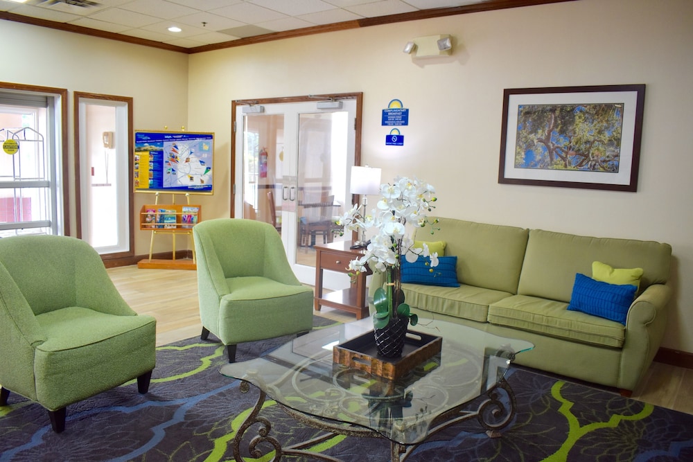 Days Inn & Suites By Wyndham Tucker/Northlake 14/24