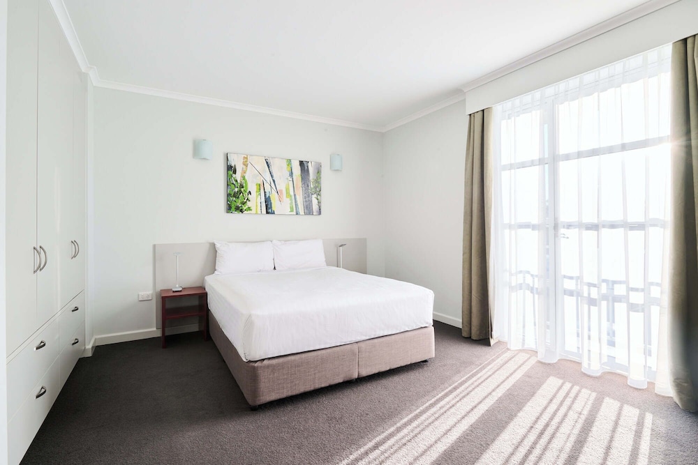 ABODE NARRABUNDAH 22/71
