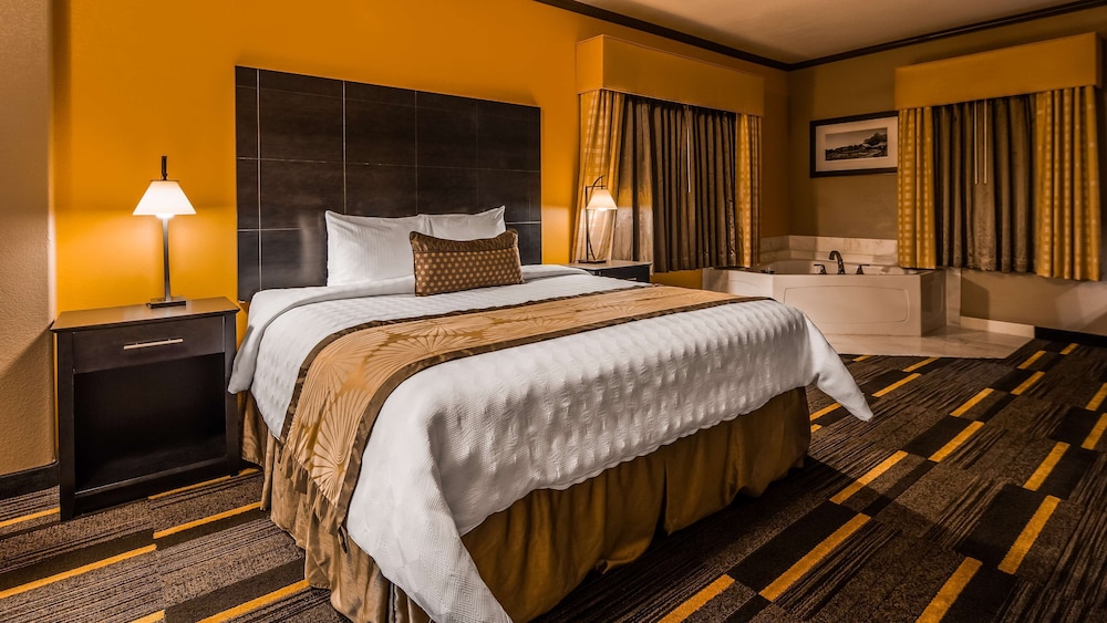 Best Western Plus Emerald Inn & Suites 12/39