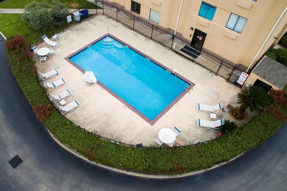 GreenTree Inn Houston IAH Airport 39/48
