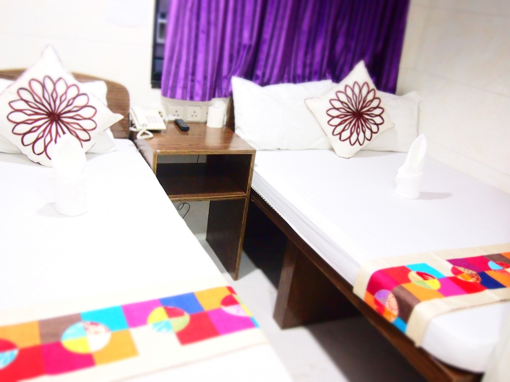 Room, Twin Beds