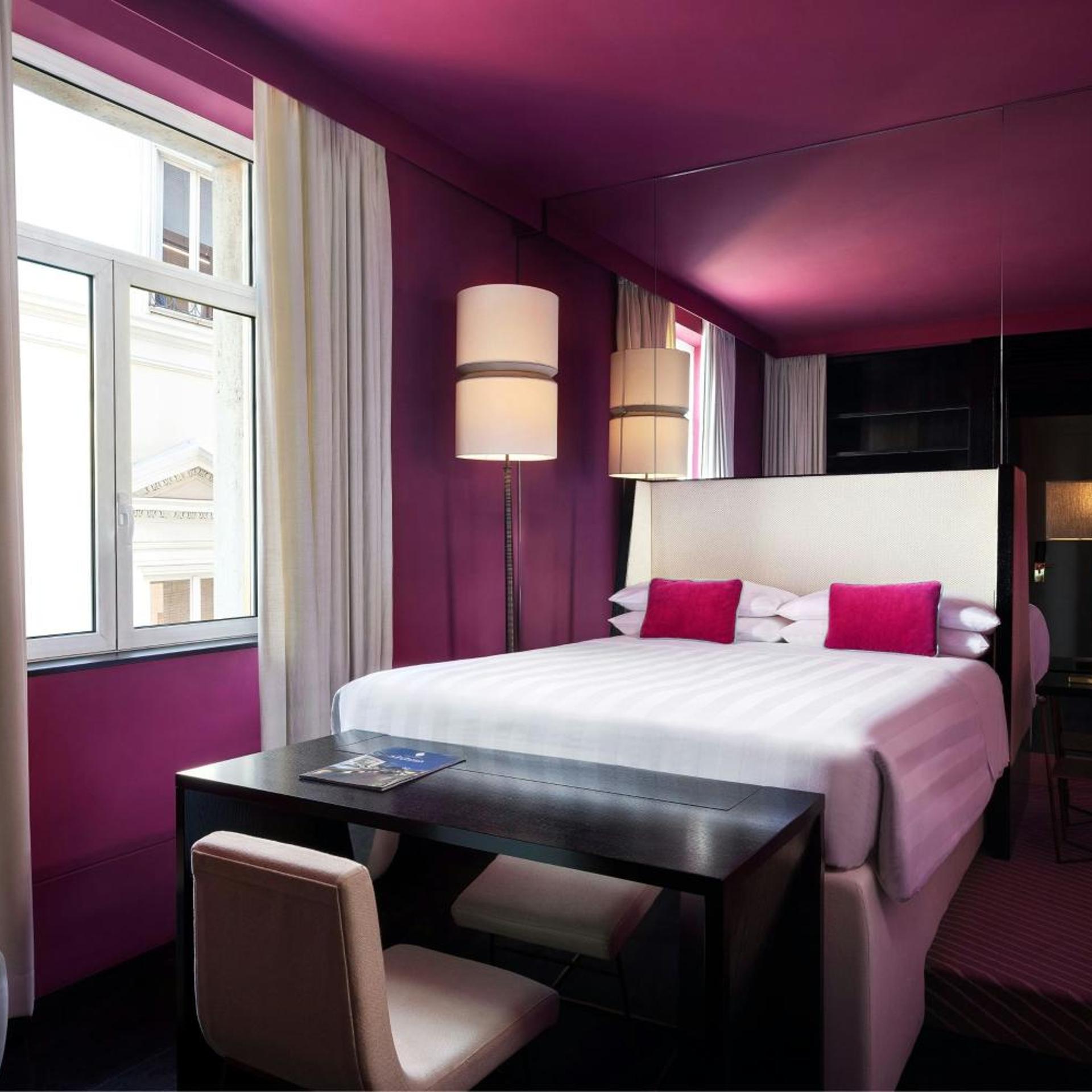 Superior, Queen Bed, Partial View