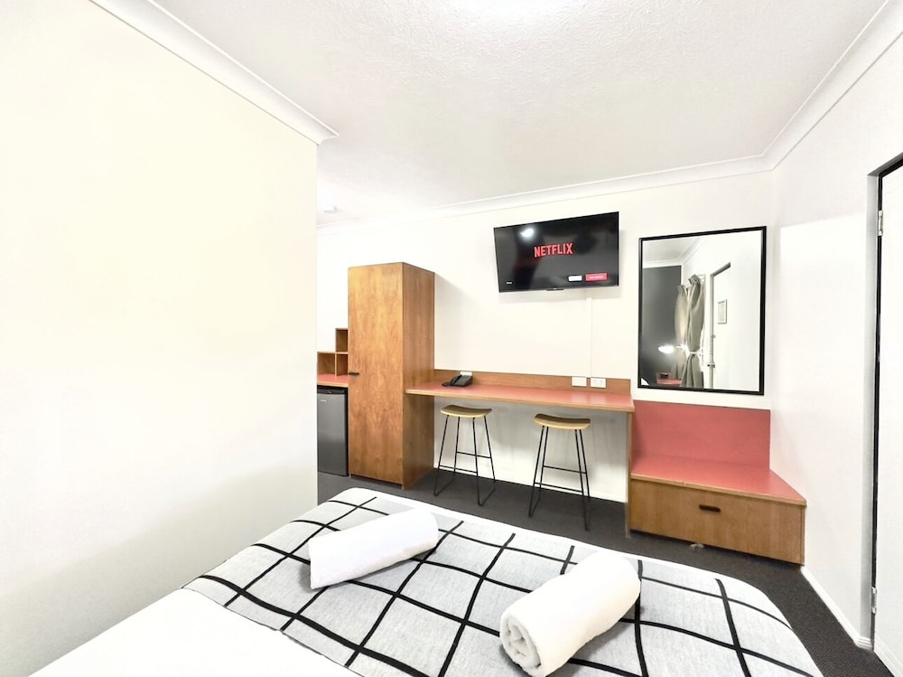 MACKAY RESORT MOTEL 13/65