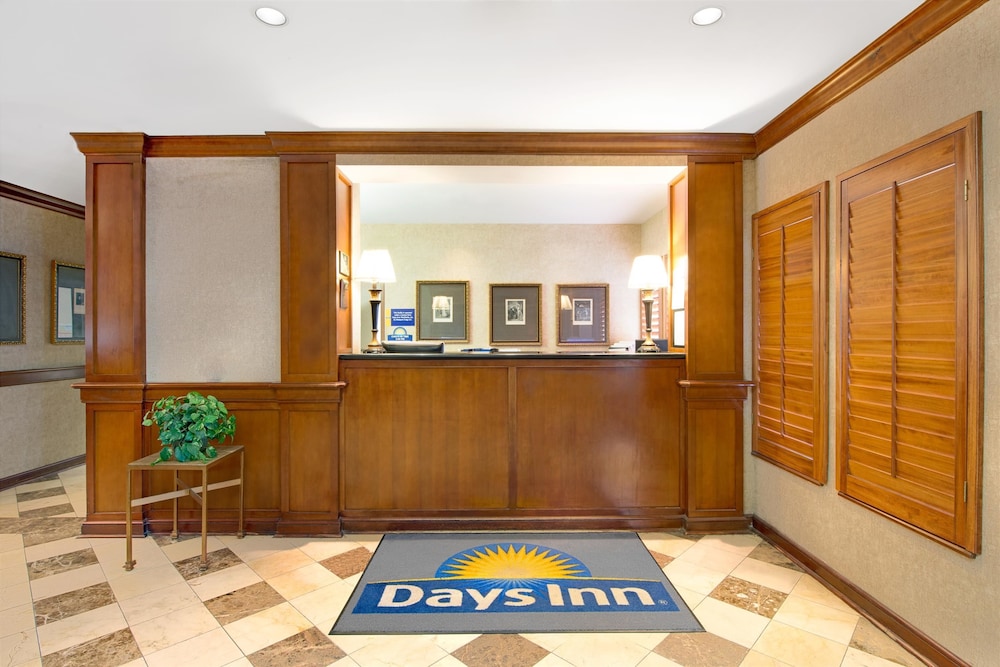 Days Inn & Suites by Wyndham St. Louis/Westport Plaza 3/27