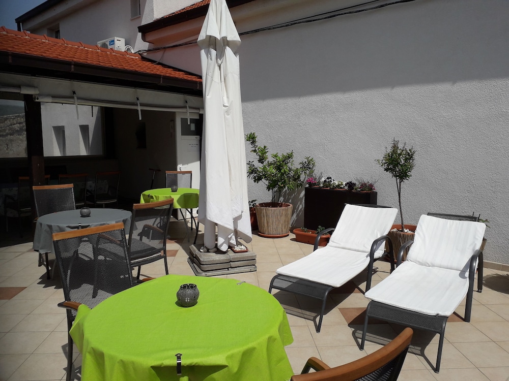 HOUSE KLAUDIJA 44/50