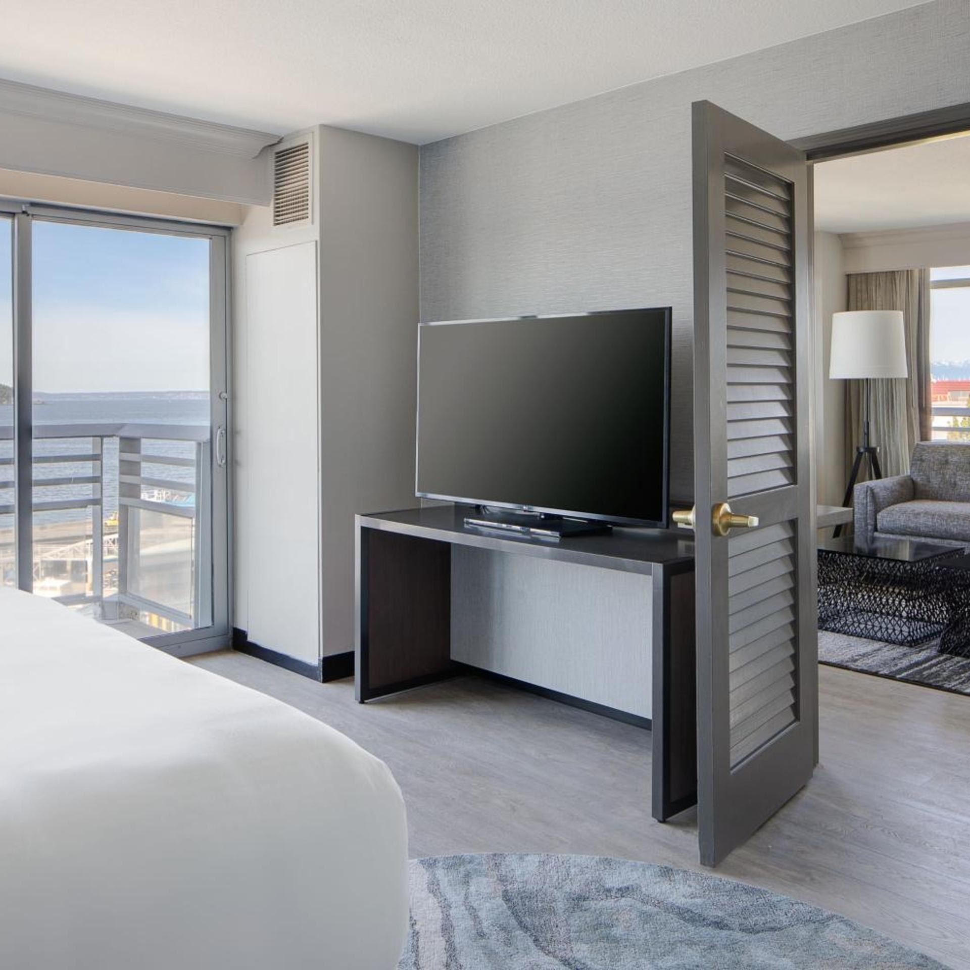 1 Bedroom, Junior Suite, King Bed, Water View, Sofa