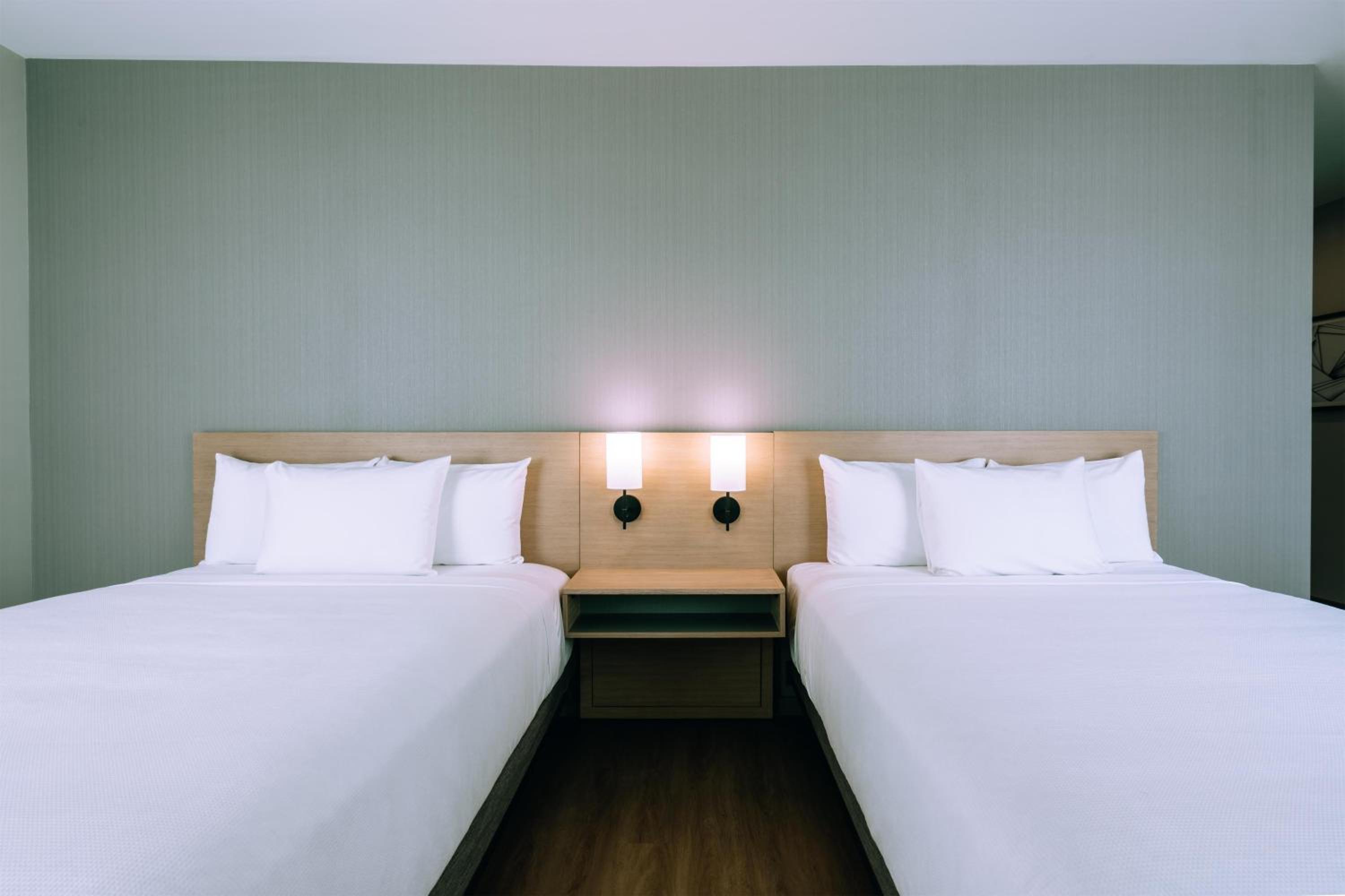 Hyatt Place Ontario Airport 16/50