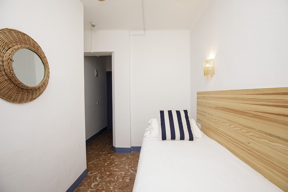 Hostal Mas 16/42