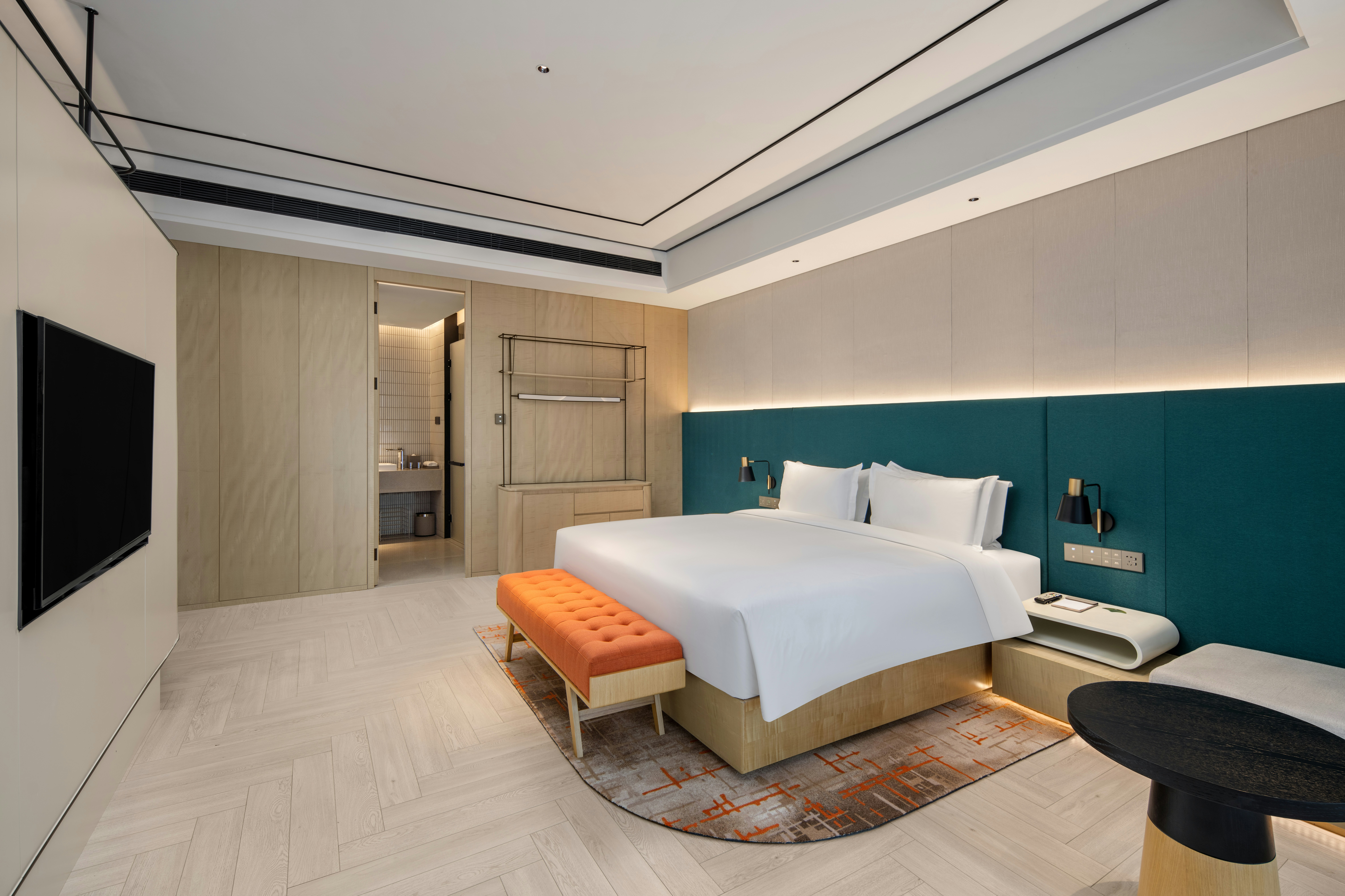 DELUXE, SUITE, KING BED