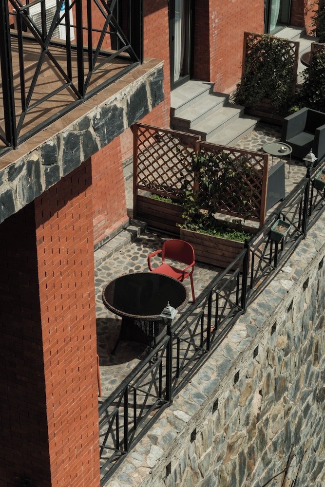 Margot Old Tbilisi 45/50