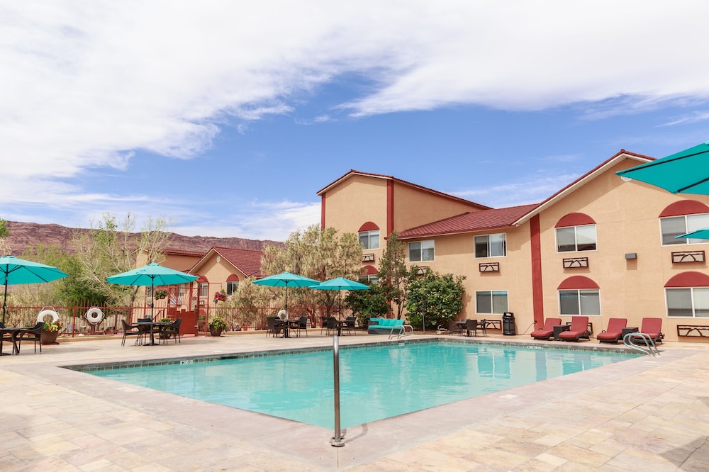 Aarchway Inn 38/45