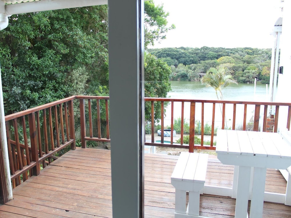 Blue's Guest House 29/33