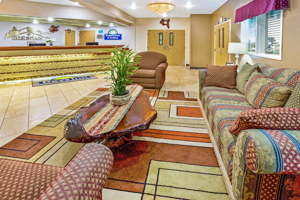 Days Inn & Suites by Wyndham Gresham 20/26