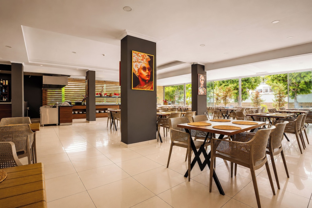 Hawaii Suite Beach Hotel 38/50