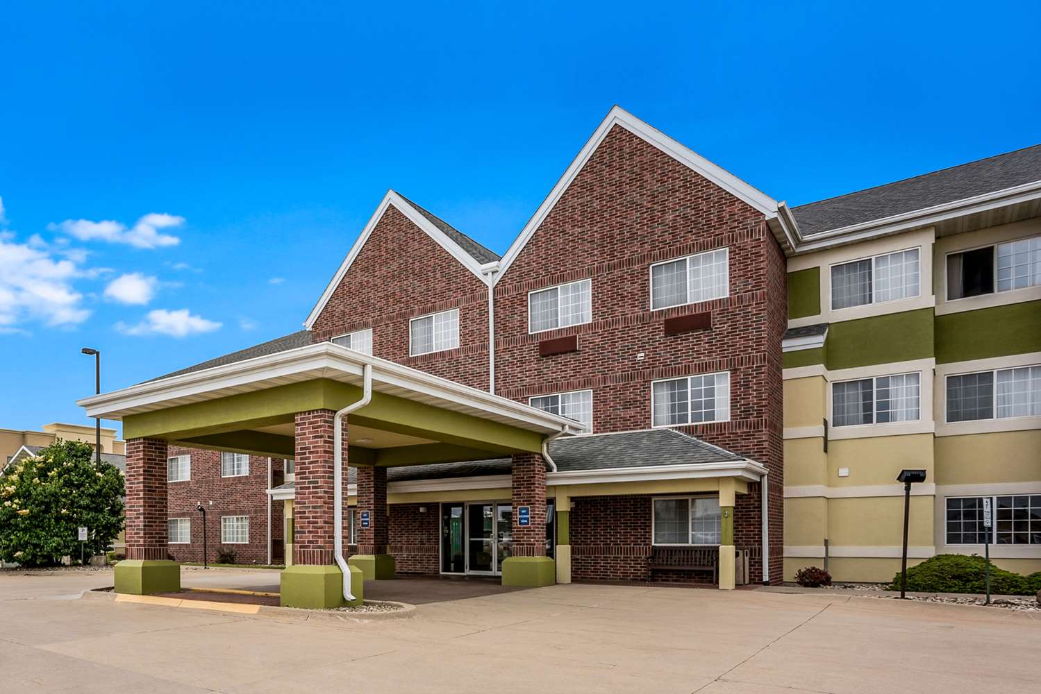 MainStay Suites Cedar Rapids North - Marion 4/22