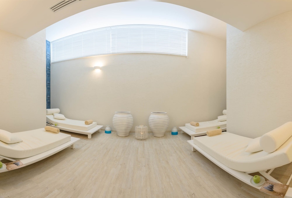 Melpo Antia Hotel & Suites 33/69