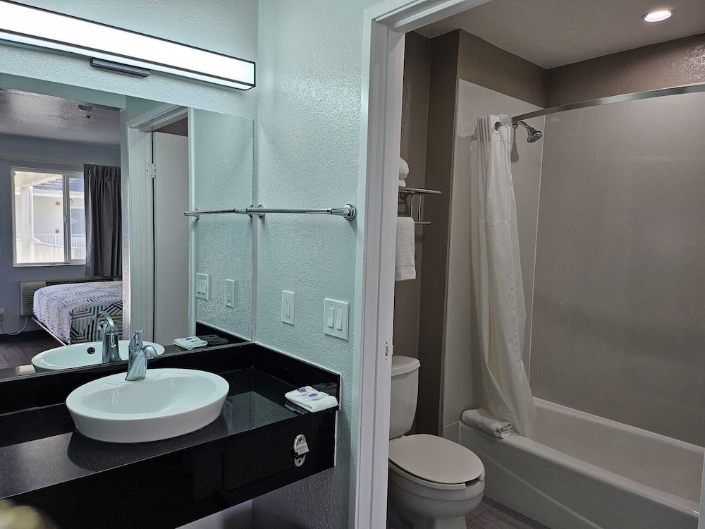 Motel6 Westminster, CA - North 57/60