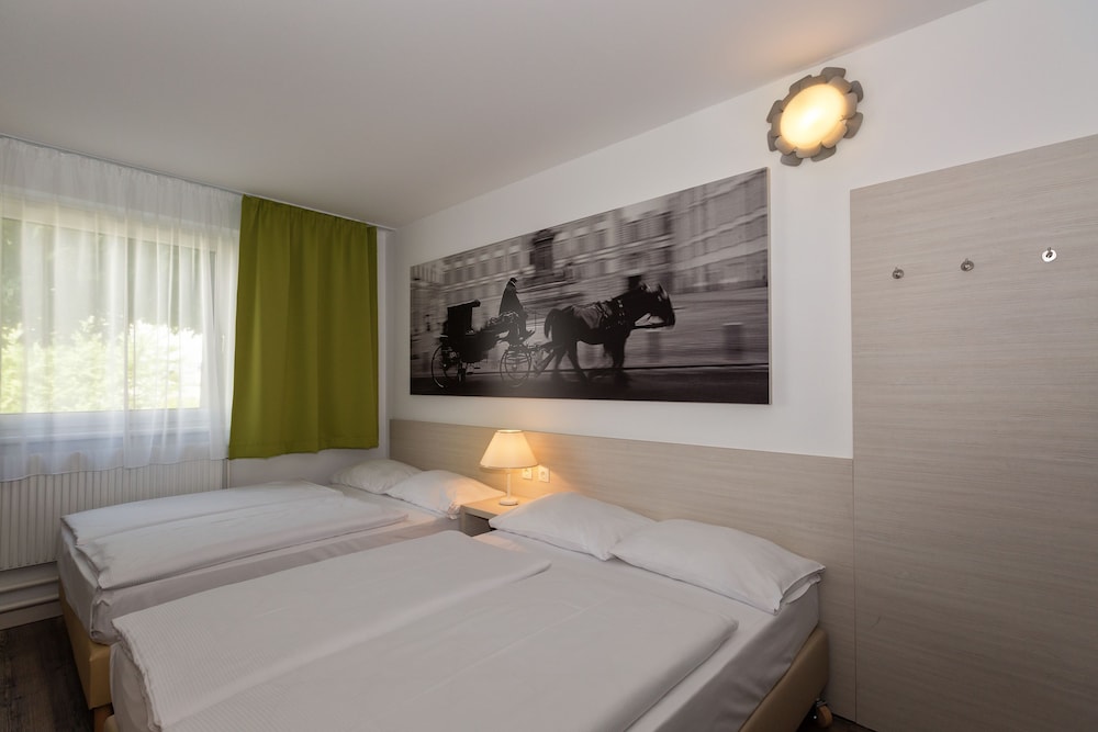 Life Hotel 11/37