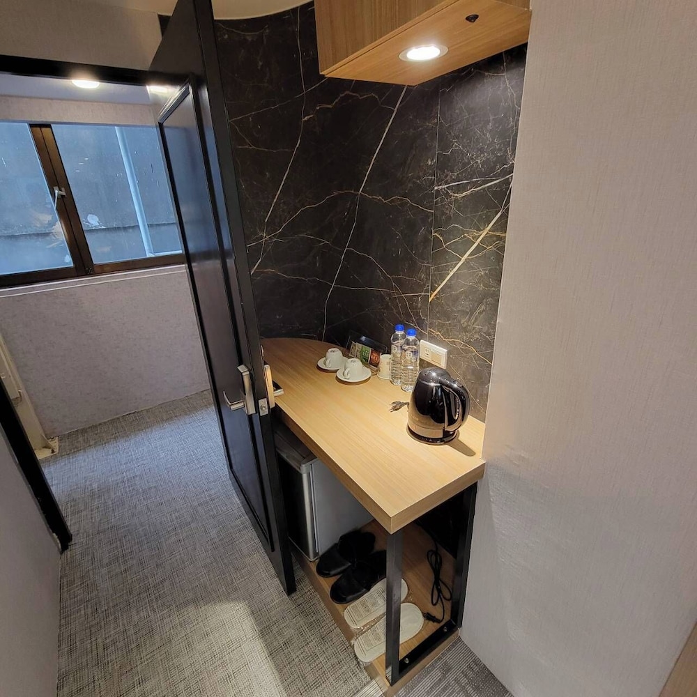 Attic Hotel 53/63
